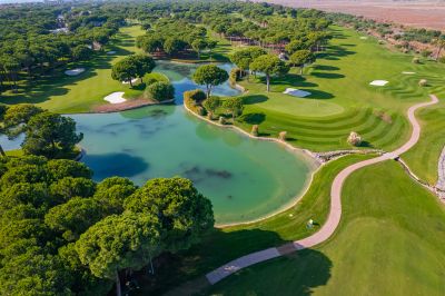 golfové hřiště v Beleku z výšky