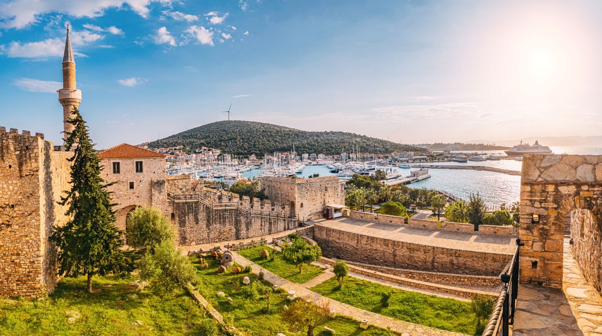 Hrad Çeşme a historie oblasti na Egejském pobřeží Turecka